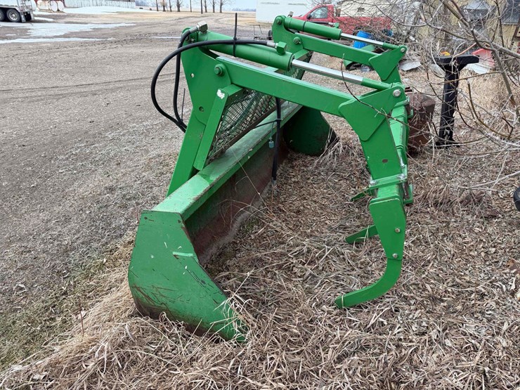 john-deere-bucket-with-grapple-image-1