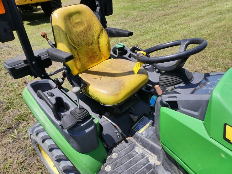 2018-john-deere-1025r-image-12
