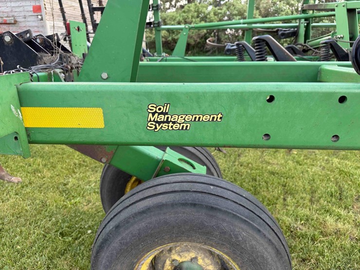 john-deere-chisel-plow-image-15