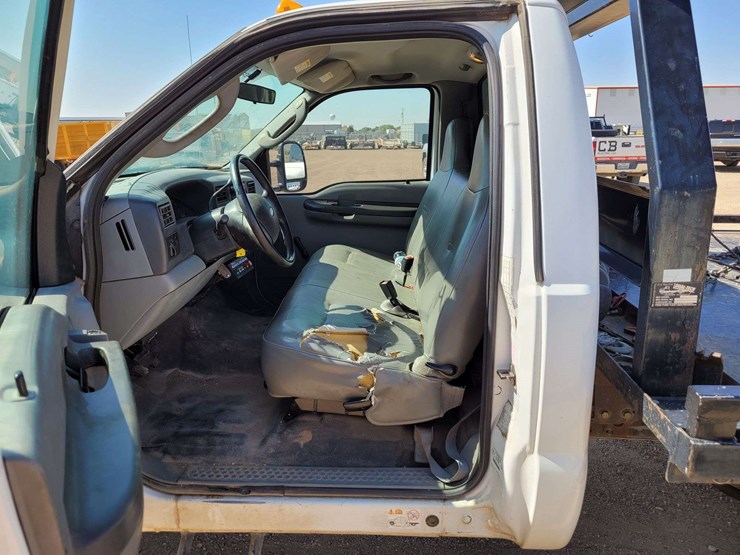 2004-ford-f550-image-21