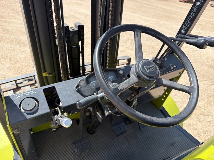 #2073-•-clark-forklift-image-5