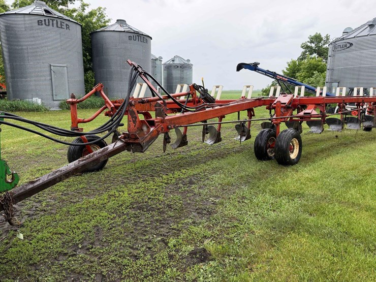 international-800-plow-image-1