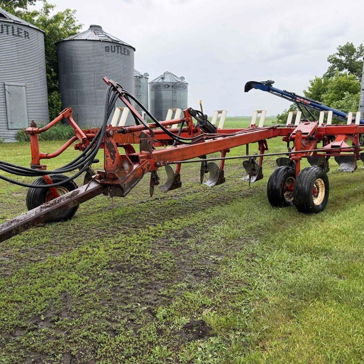 International 800 Plow