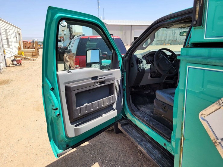 2015-ford-f550-image-17