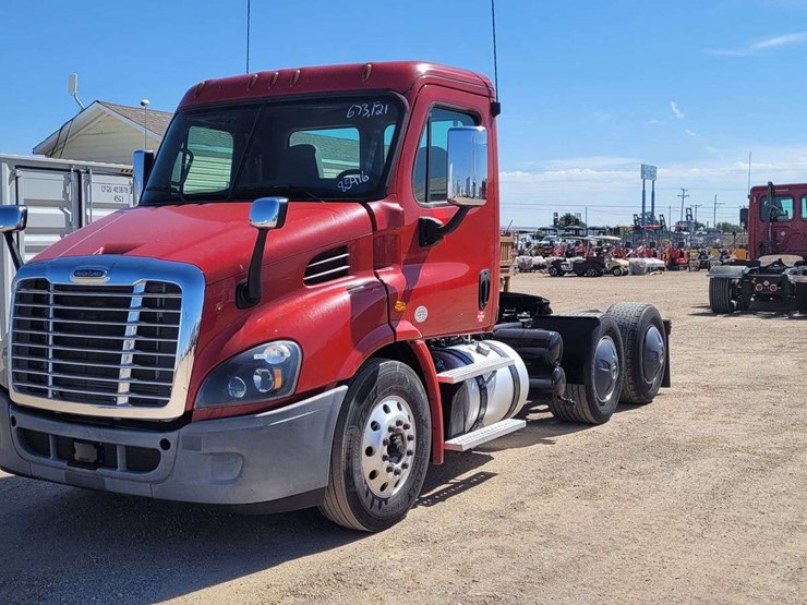 2019-freightliner-cascadia-113-image-1