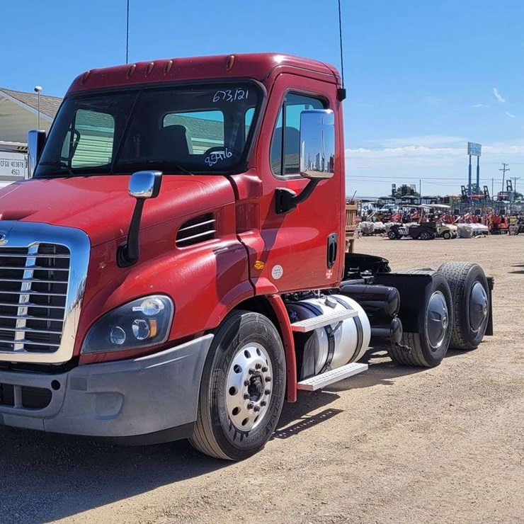 2019 FREIGHTLINER CASCADIA 113