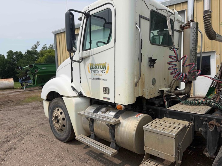 freightliner-semi-image-3