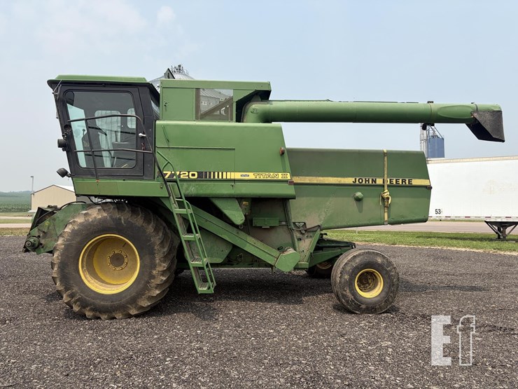1985-john-deere-7720-titan-ii-image-2