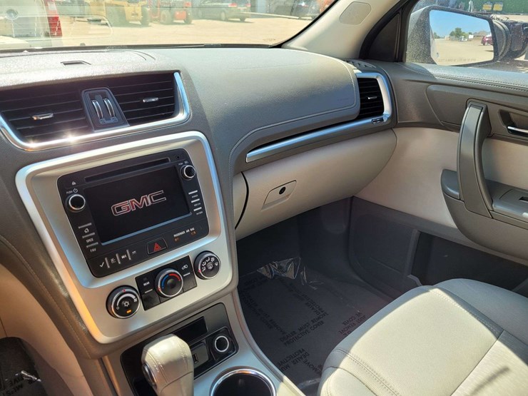 2016-gmc-acadia-image-14