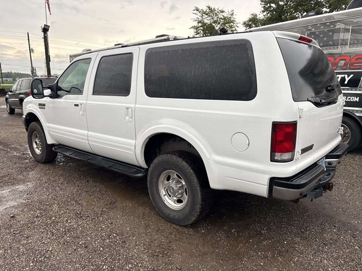 2001-ford-excursion-image-2
