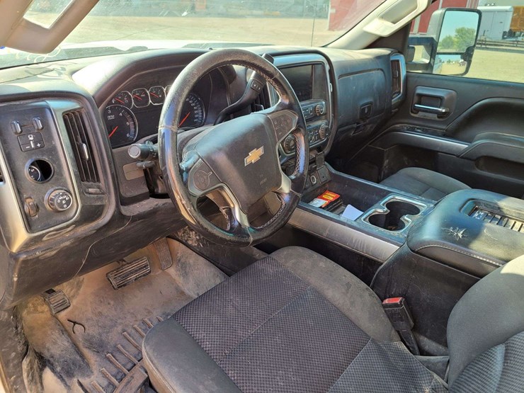 2017-chevrolet-silverado-2500-lt-image-15