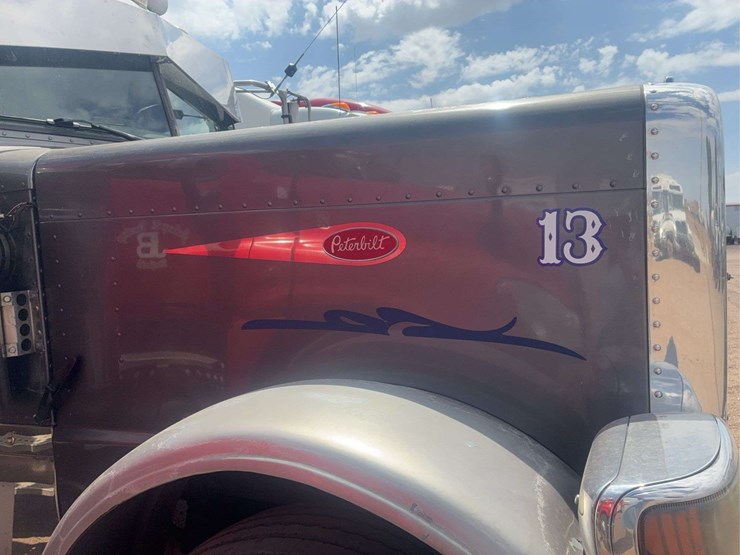 2008-peterbilt-389-image-28