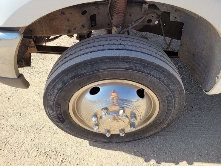 2004-ford-f550-image-27