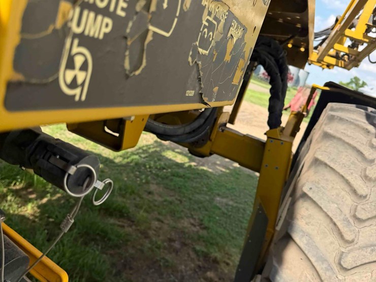 rogator-864-sprayer-image-26