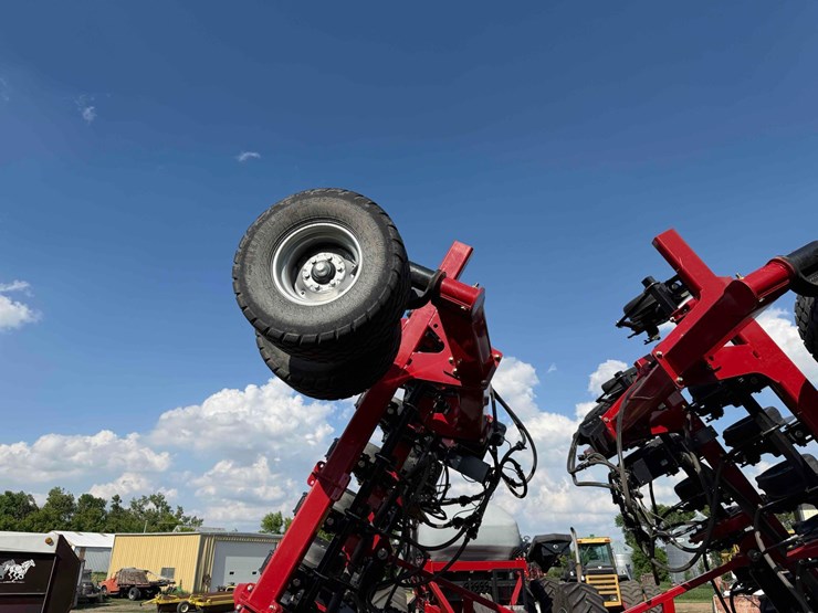 case-ih-550-image-21