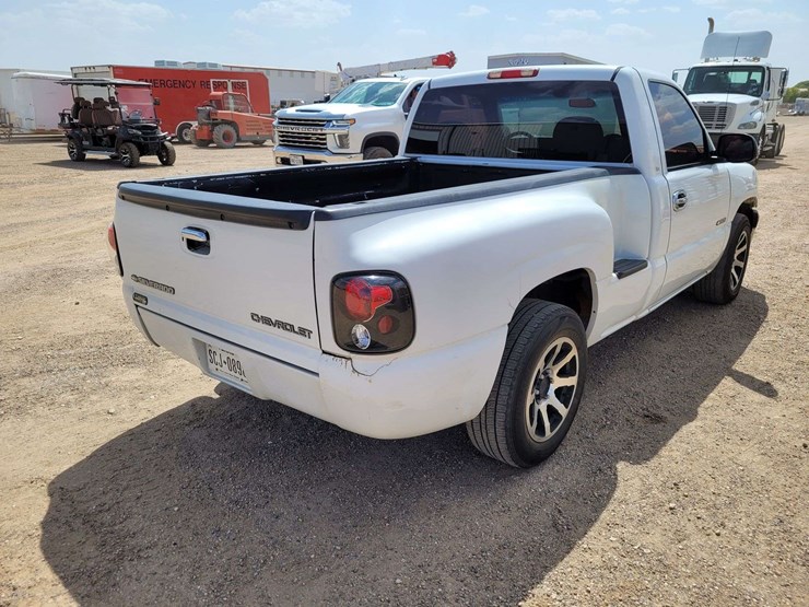 2000-chevrolet-silverado-1500-image-3