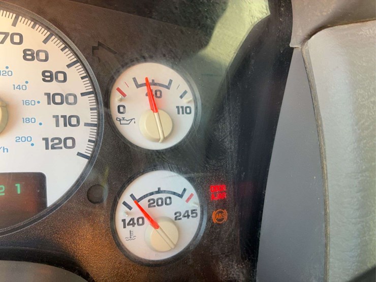 2004-dodge-ram-3500-image-38