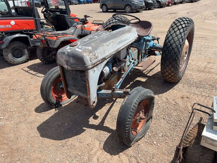 ford-tractor-image-1