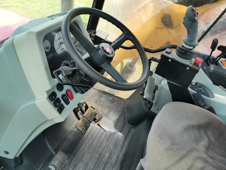 2014-massey-ferguson-5470-image-17