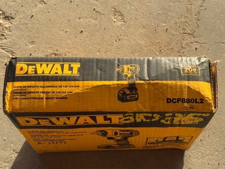 #2025-•-dewalt-1/2in-cordless-impact-wrench-image-8