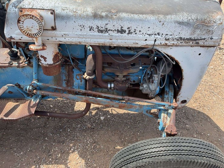 ford-tractor-image-3