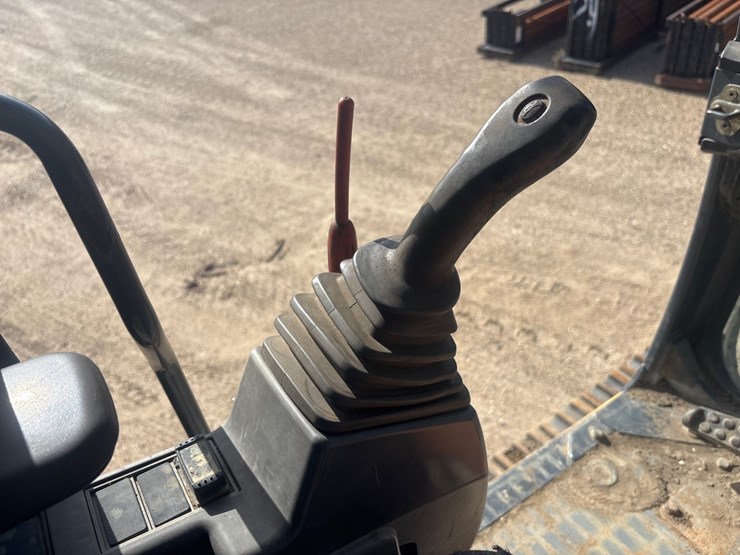 2010-deere-240d-lc-image-20