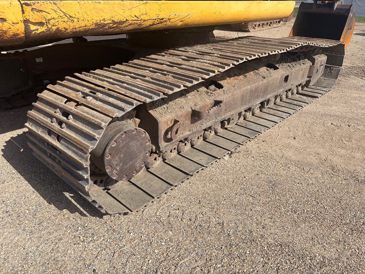 2010-deere-240d-lc-image-15