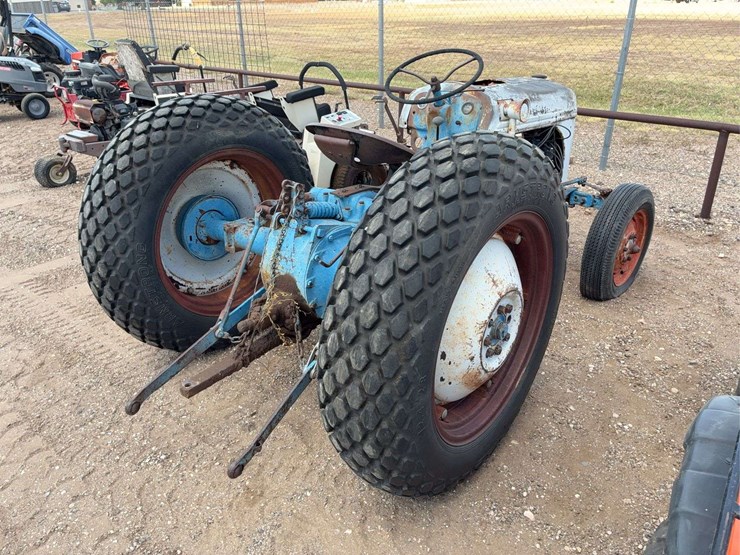 ford-tractor-image-4