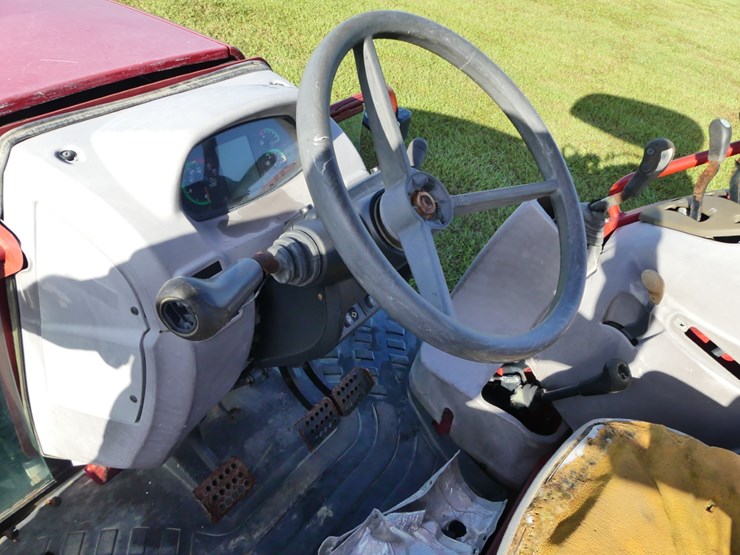2017-case-ih-farmall-140a-image-13
