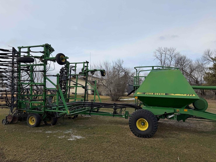 john-deere-777-image-1