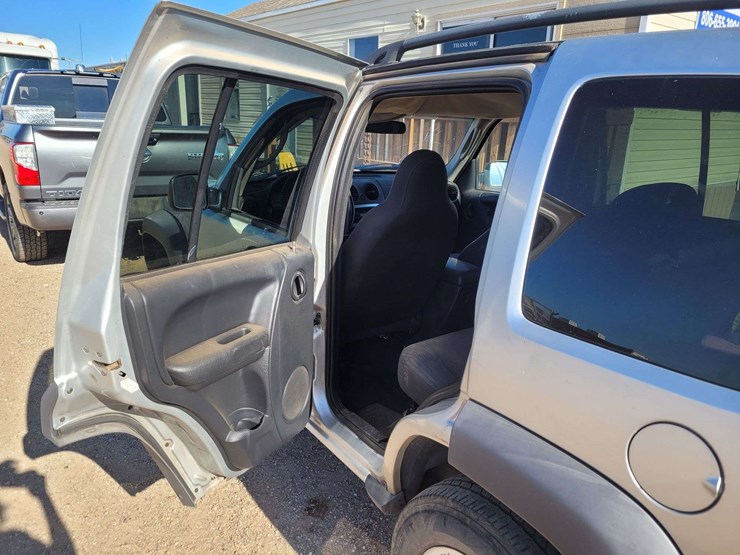 2003-jeep-liberty-sport-image-9