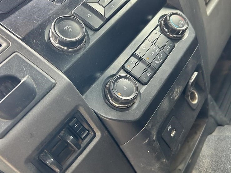 2019-ford-f350-xl-image-18