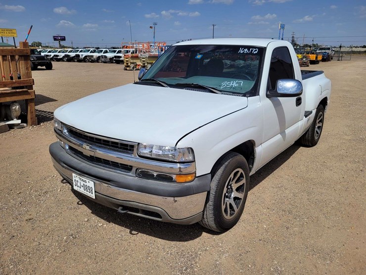 2000-chevrolet-silverado-1500-image-1