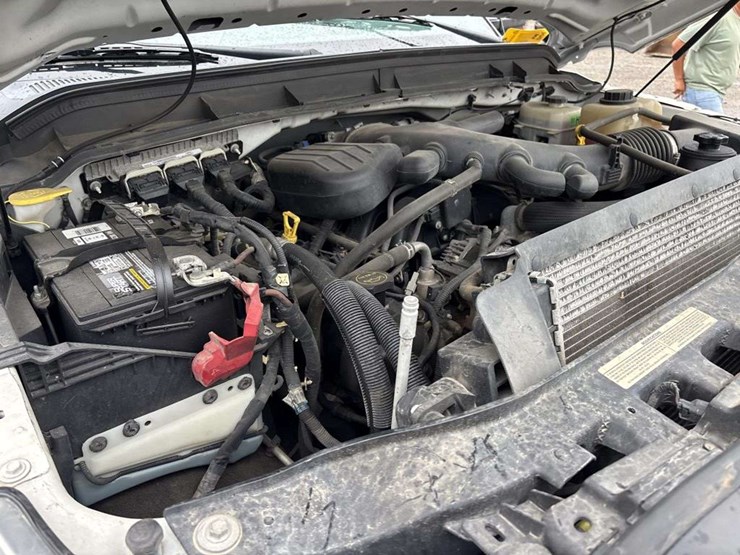 2014-ford-f550-xl-image-16
