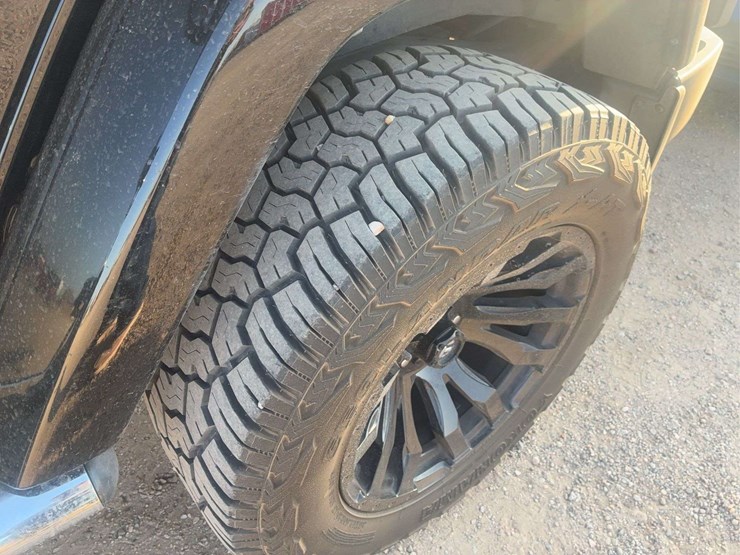 2015-jeep-wrangler-unlimited-sahara-image-17