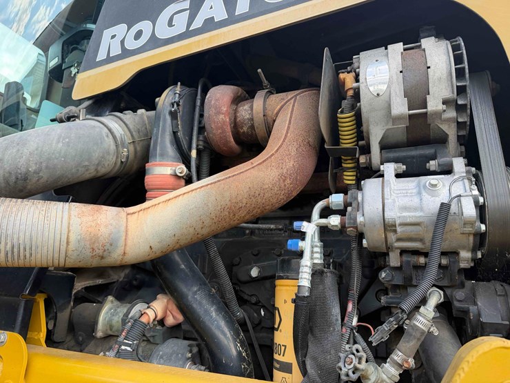 rogator-864-sprayer-image-14