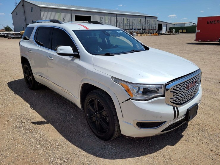 2018-gmc-acadia-denali-image-2