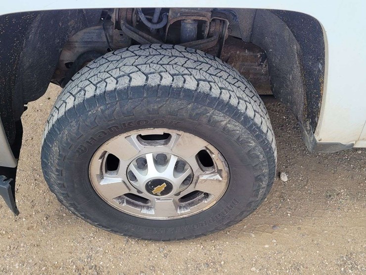 2016-chevrolet-silverado-2500-lt-image-4