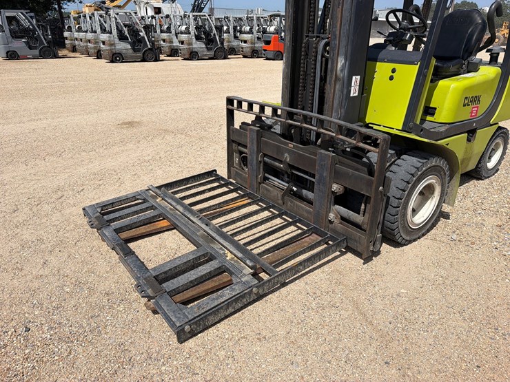#2073-•-clark-forklift-image-7