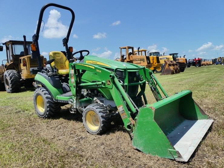 2018-john-deere-1025r-image-1