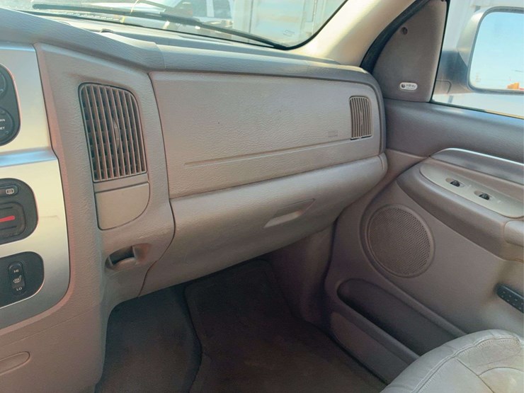 2004-dodge-ram-3500-image-32