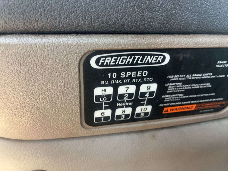2009-freightliner-cascadia-125-image-45