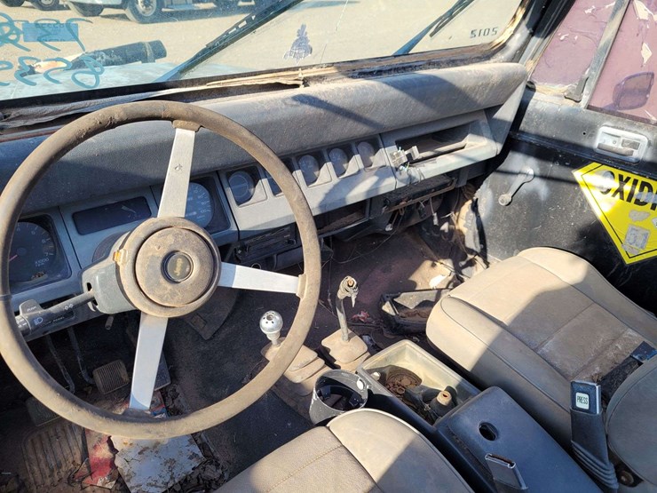 1992-jeep-wrangler-image-12