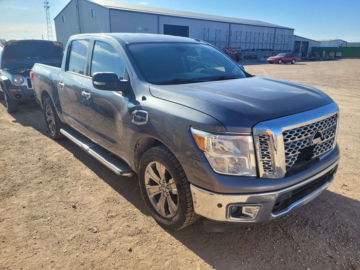 2017-nissan-titan-image-3
