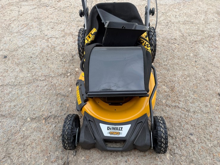 #2005-•-dewalt-rwd-push-mower-image-6