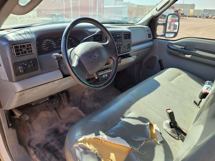 2004-ford-f550-image-22