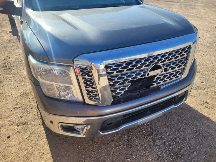2017-nissan-titan-image-2