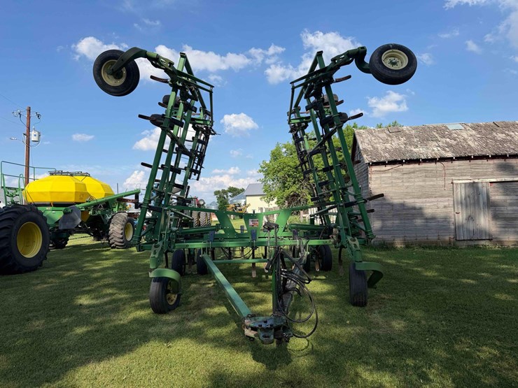john-deere-chisel-plow-image-8