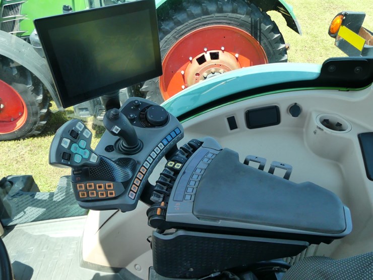 fendt-714-vario-image-16