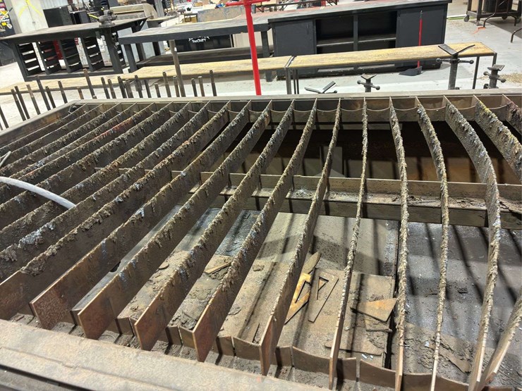 complete-plasma-cutting-table-system-(table,-computer-system-and-083266-plasma-cutter-image-11